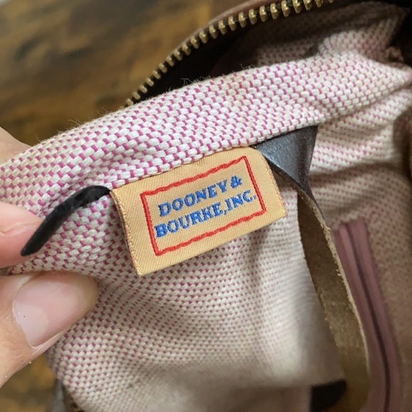 Dooney and Bourke Vintage Two Tone Brown Leather Shoulder Handbag - Picture 13 of 17